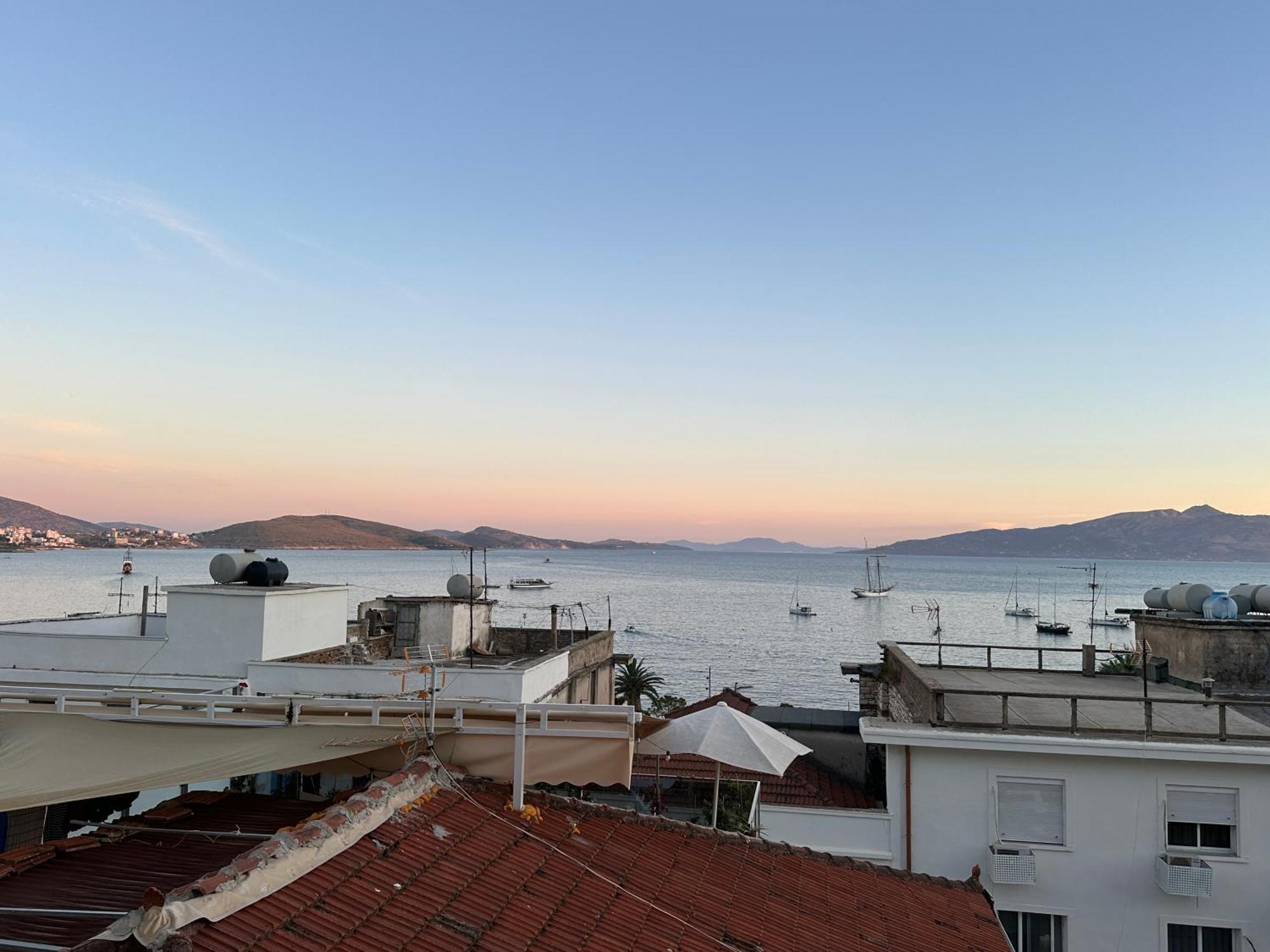 City Center Apartment Saranda Exteriör bild